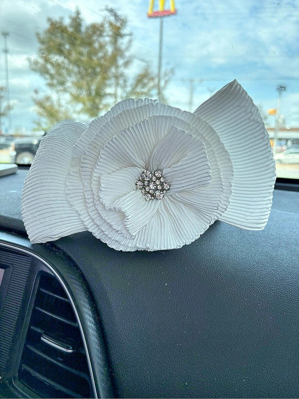 Vintage Hi's Gloric Pleated Flower Fascinator Hat in White Like New